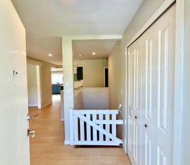 Aldergrove House | Ultimate Oasis-Waterpark, MAJOR INTERNATIONAL SPORTING EVENT!, Zoo & Huge Yard