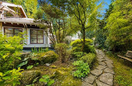 Shaughnessy Villa | Luxury 7BR 8BA West Side Villa with Garden & Pond 5 Min to Downtown