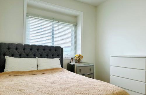 Renfrew-Collingwood House | 3BR Modern Home - Near SkyTrain - Free Parking & Pet Friendly