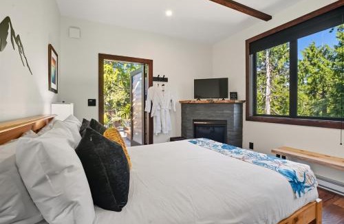 Ucluelet Apartment | Suite Ucluelet - Romantic Couples Getaway-Sauna!