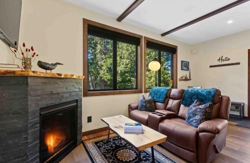 Ucluelet Apartment | Suite Ucluelet - Romantic Couples Getaway-Sauna!