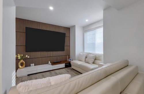 Crescent Heights House | Guest House in Calgary Downtown