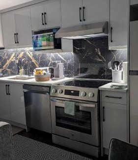 Airdrie Apartment | Aspire Suite, Luxury & Comfort, SW Airdrie