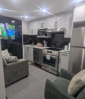 Airdrie Apartment | Aspire Suite, Luxury & Comfort, SW Airdrie