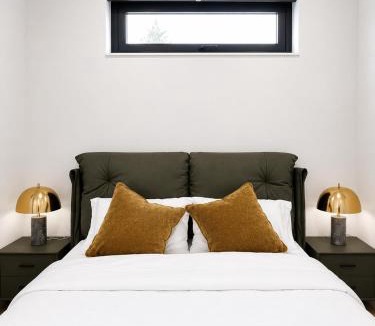 Kitsilano House | Brand New Air Conditioned Kitslano Retreat