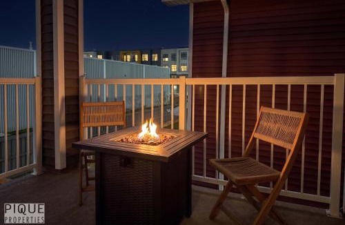 Southwest Edmonton House | Urban Utopia - Hot Tub - Barrel Sauna - BBQ - Firetable - AC