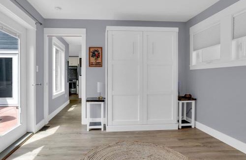 Regional District of Nanaimo House | Entire cottage in the Old City Quarter