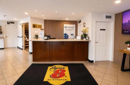Winfield Hotel | Super 8 by Wyndham Lake Country/Winfield Area Airport North
