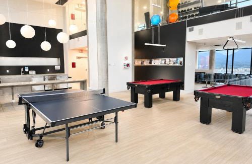 Gastown Apartment | AfterGlow Luxury Downtown 2BR Near Cruise Port & BC Place