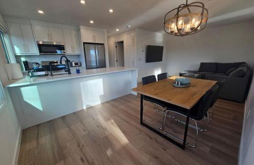 Montgomery House | Comfortable Home Near Hospitals and Parks