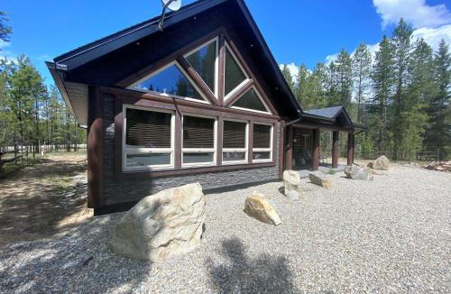 Valemount House | Wolf Den