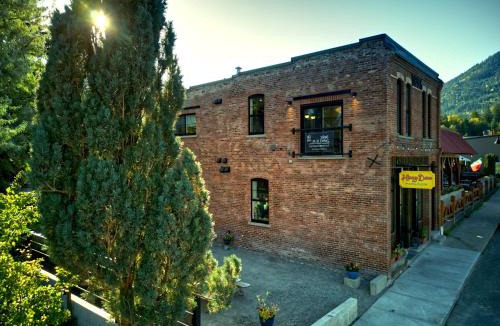 Kaslo House | The Crow's Nest at the 1896 Building