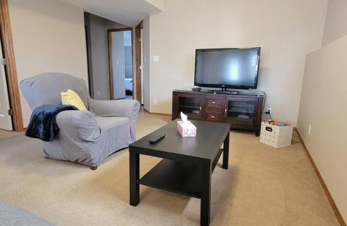 Red Deer Apartment | Quaint Lonsdale Suite
