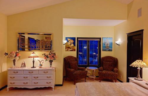 Quail Ridge Bed & Breakfast | Villa Bellissimo FranTállia - Beautéssera & Galleríseum