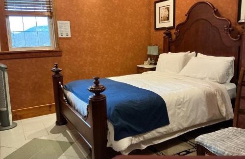 North Glenmore Bed & Breakfast | Blackbird Glen Bed and Breakfast, Glenmore, Kelowna, BC