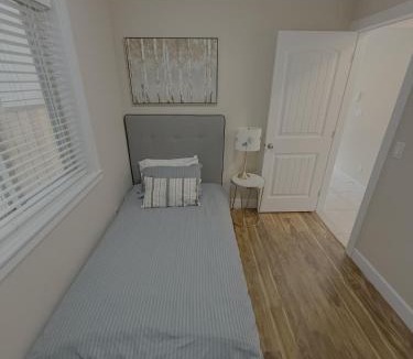 Hastings Apartment | Cozy 2 Bdrm Basement suite in the Heart of Renfrew Heights