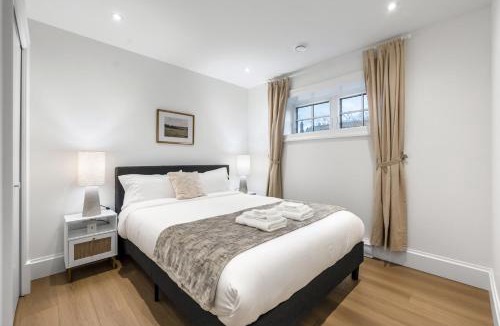 Dunbar House | Brand-new Luxury Dunbar 4BR Home - Sleeps 10 - Near UBC, Parks, Beaches & Shops
