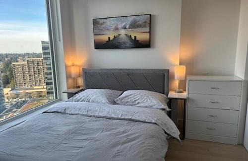 Surrey Apartment | Modern apartment, free parking in King George Hub