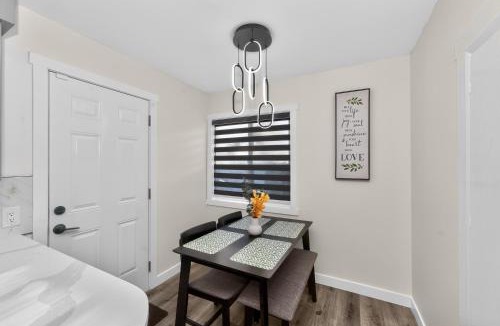 Highland Park Apartment | 2BR Suite Family Friendly | Near YYC Airport & Downtown - 4412 – UP