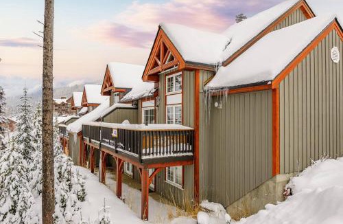 Big White Ski Resort Ski Chalet | Alpine Timber Luxury Chalet w/Hot Tub