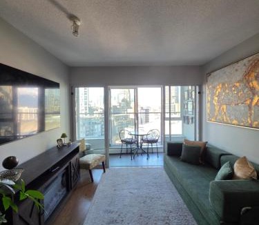 Crosstown Apartment | Charming Abode Downtown Vancouver
