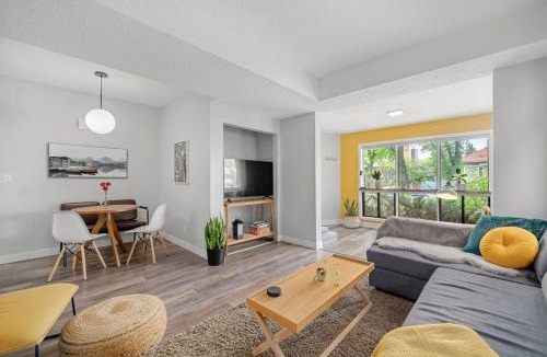 Bridgeland House | Scarlett Manor | Funky 1 BR Century Home-Near DT, C-train