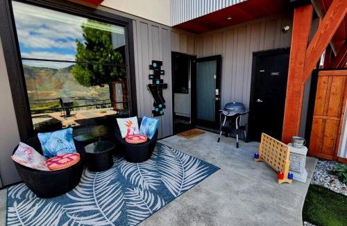 Kamloops House | Exclusive Modern Suite view