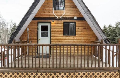 Division No. 11 House | The Papa Bear Cabin - Bear Creek Cabins
