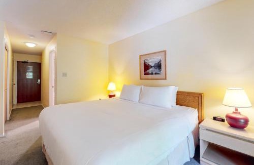 Blackcomb Hotel | Glacier Lodge