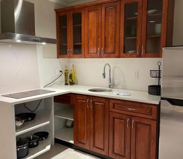 Fraserview House | Cozy 2 Bedrooms in Basement