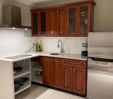Fraserview House | Cozy 2 Bedrooms in Basement