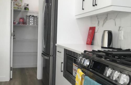 Silverado House | Slice of Heaven-Near Spruce Meadows 2 Car Garage - Central AC avail - Slps 8 -Entire Home