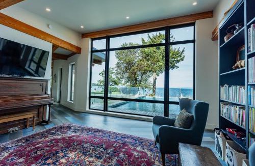 Denman Island Villa | Cokely Cove Guesthouse - Oceanside Villa
