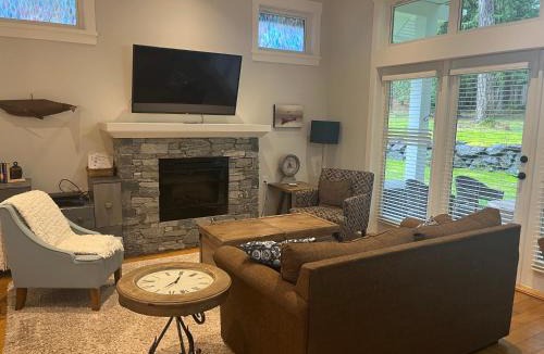 Regional District of Nanaimo Villa | Qualicum Landing Family Home