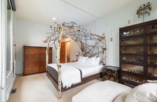 Blueberry Hill Ski Chalet | Nighthawk Lane by Outpost Whistler