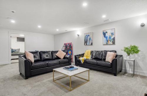 Edmonton House | Moonlight Haus Prime Access to Whyte Downtown
