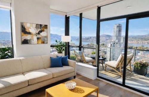 Downtown Kelowna Apartment | Stunning Million-Dollar Lakeview 2 Bedroom signature Loft with rooftop pool