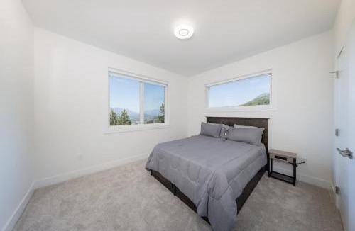 Eastern Hillsides House | Elegant 4BR Main Suite Family Friendly with Terrace