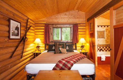 Field Cabin | Cathedral Mountain Lodge