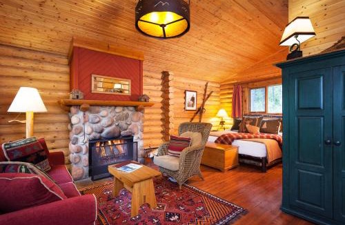 Field Cabin | Cathedral Mountain Lodge