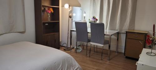Richmond City Centre House | Leisure Time Holiday Guesthouse 悠闲时光民宿