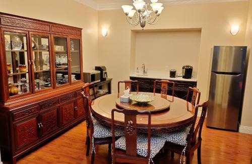 West Kelowna Estates House | Two Bedroom Suite with Private Bathroom and Shared Lounge