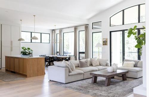 Grand Forks House | Spacious 4-bedroom Luxury Retreat