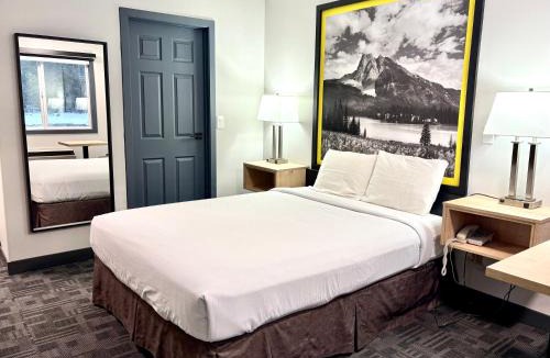Clearwater Hotel | Super 8 by Wyndham Clearwater BC