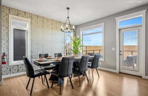Springbank House | Spacious Family Retreat with Hot Tub, Pool Table, Gym