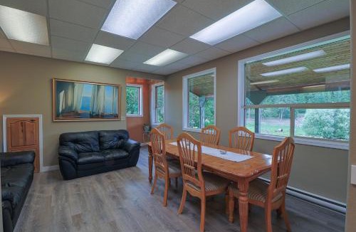 Sorrento House | Relaxing Blue House in the country 8 min to Lake