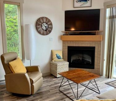 Sooke House | Sooke Harbour Hideaway - Luxurious Vacation Rental