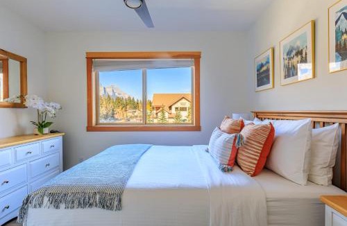 Canmore House | Bluebird - Spacious Luxury Shared Rooftop Hot Tub
