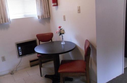 Boston Bar Hotel | Canyon Alpine Motel