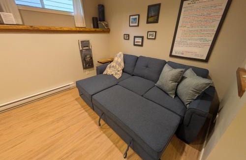 Rossland Apartment | Fresh Studio Apartment in Central Rossland